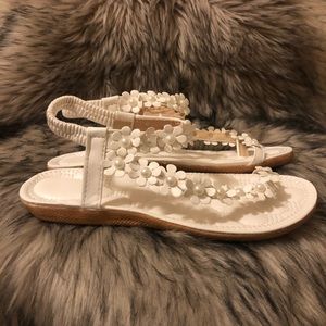 Super cute flowers sandals for summer